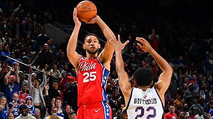 Tρίποντο για Σίμονς μετά από 4 χρόνια