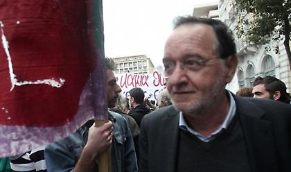 Φραστική επίθεση στον Παναγιώτη Λαφαζάνη από ομάδα νεαρών στα Εξάρχεια