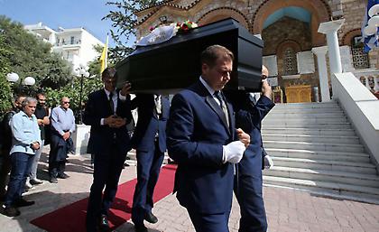 Το τελευταίο «αντίο» στον Κώστα Καίσαρη (pics)