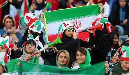 Το Ιράν νίκησε 14-0 σε ιστορικό ματς με γυναίκες στις εξέδρες! (pics/vids)