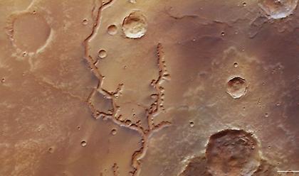 Νέες εντυπωσιακές φωτογραφίες από κοιλάδες του Άρη