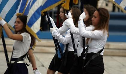 Βάσει βαθμολογίας αντί κλήρωσης οι σημαιοφόροι στα δημοτικά σχολεία