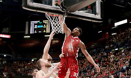 Έπαιξε με τη φωτιά, αλλά δεν… κάηκε η Αρμάνι Μιλάνο