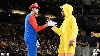 Καψώνι στον ρούκι Μπιτάντζε: Ντύθηκε Σούπερ Μάριο και τραγούδησε (video)