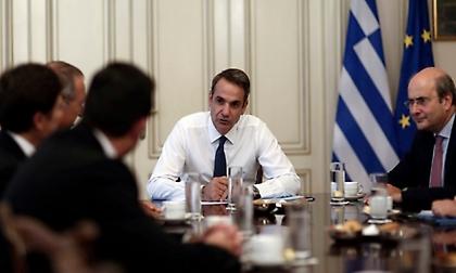 Συναντήσεις Μητσοτάκη με εκπροσώπους εταιρειών τηλεπικοινωνιών και ενέργειας