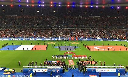 Τούρκοι επιλέγουν να χειροκροτήσουν στον ύμνο της Γαλλίας (video)