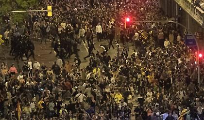 Ισπανία: Τουλάχιστον 78 οι τραυματίες από τα επεισόδια στη Βαρκελώνη