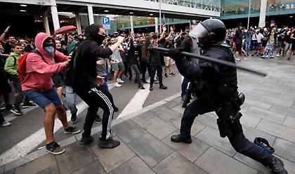 Βαρκελώνη: Νέες συγκρούσεις αστυνομίας και διαδηλωτών