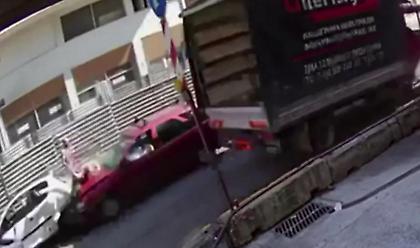 Σφοδρή παράσυρση γυναίκας από ΙΧ στη Θεσσαλονίκη