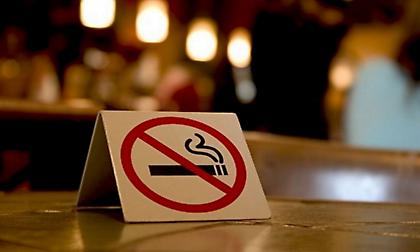 Αντικαπνιστικός νόμος: Σε ποιους χώρους μπαίνει τέλος στο τσιγάρο – Τα «τσουχτερά πρόστιμα»