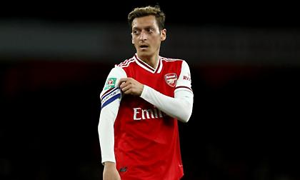 Στην… αντεπίθεση ο Οζίλ – «Έχω ακόμα συμβόλαιο με την Άρσεναλ, θα μείνω εδώ»