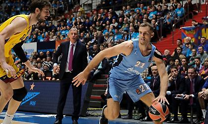 Αμπρομάιτις: «Πάντα είναι δύσκολο όταν αντιμετωπίζεις τον Ολυμπιακό»