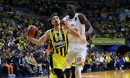 Απίστευτος Ντε Κολό και πρώτη νίκη για Φενέρ!