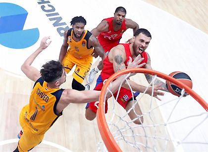 Υπερασπίζεται Πεδουλάκη ο Μάικ Τζέιμς (pic)