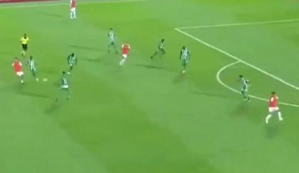 Μαγική no-look ασίστ Ροναλντίνιο σε φιλικό (video)