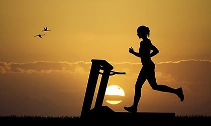 Τρέξιμο στο διάδρομο ή στο δρόμο για μέγιστο αποτέλεσμα στο αδυνάτισμα;