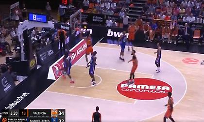 Εξαιρετική δημιουργία και κάρφωμα του Λαμπεϊρί (video)