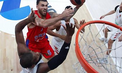 Χεζόνια: Στηρίζει Μάικ Τζέιμς στη… διαμάχη με την Αρμάνι (photo)