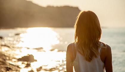 Συγκλονιστικές στιγμές διάσωσης της 18χρονης Κατερίνας στη θάλασσα (vid)