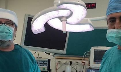 Παύλος Πολάκης: Ανέβασε φωτογραφία μέσα από το χειρουργείο (pic)