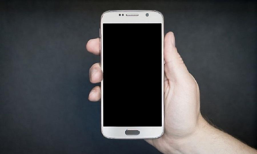 Γι’ αυτό δεν πρέπει να κοιτάζετε το κινητό σας πριν κοιμηθείτε