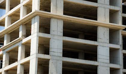 «Εμφραγμα» στην οικοδομή λόγω αναστολής του ΦΠΑ 24%