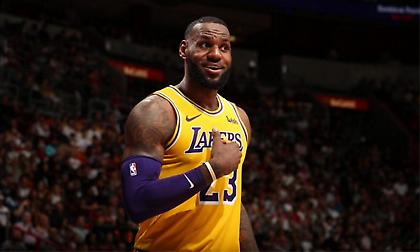 ΛεΜπρον: H φανέλα του από το high school πωλήθηκε σε απίστευτη τιμή! (photo)