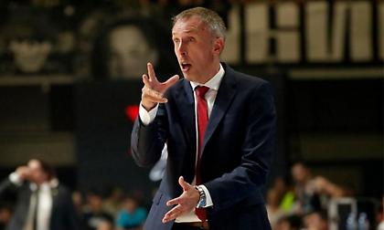 Πρόεδρος Ερυθρού Αστέρα: «Μιλήσαμε με τον Τόμιτς και συνεχίζει»