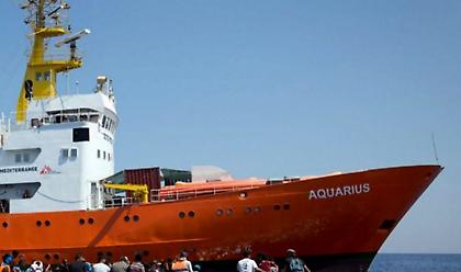 Ασφαλές λιμάνι αναζητά η οργάνωση SOS Mediterranee για να αποβιβάσει 104 μετανάστες