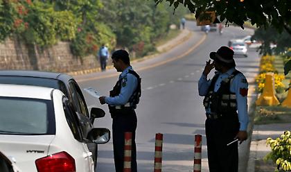 Βρετανία: Βρέθηκαν 39 πτώματα σε κοντέινερ φορτηγού