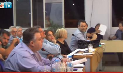 Μεσολόγγι: Εκφράσεις καφενείου στο δημοτικό συμβούλιο-«Τι λες μωρέ μπανιέρα» (video)