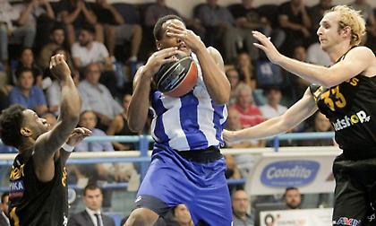 Ένας μέσα, ένας έξω στον Ηρακλή