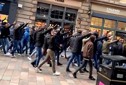 Πορεία με φασιστικούς χαιρετισμούς από τους οπαδούς της Λάτσιο στη Γλασκώβη! (video)