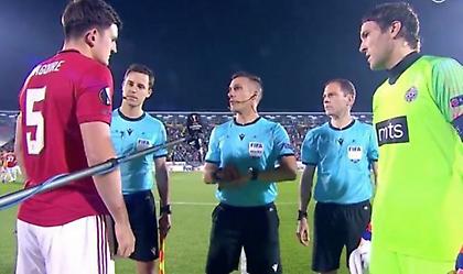 Ο Μαγκουάιρ ξέχασε ότι είναι αρχηγός και του το θύμισε ο διαιτητής (video)