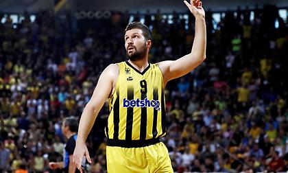 Σακελλαρίου: «Βγάζω το καπέλο στα παιδιά που παίζουν μπάσκετ με αμαξίδιο»