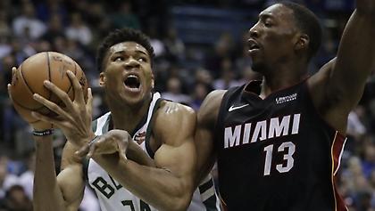 Εκανε ό,τι μπορούσε ο Γιάννης, αλλά... αυτόχειρες οι Μπακς