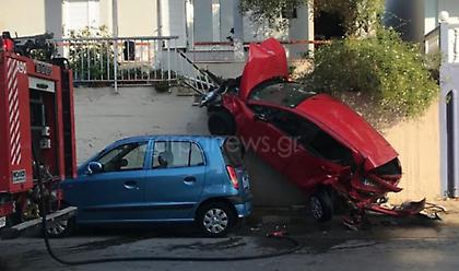Κρήτη: Aυτοκίνητο «προσγειώθηκε» σε μπαλκόνι