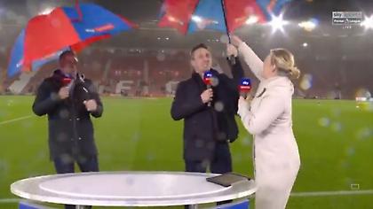 Νέβιλ και Κάραγκερ πάλευαν με τις ομπρέλες και τον αέρα! (vid)