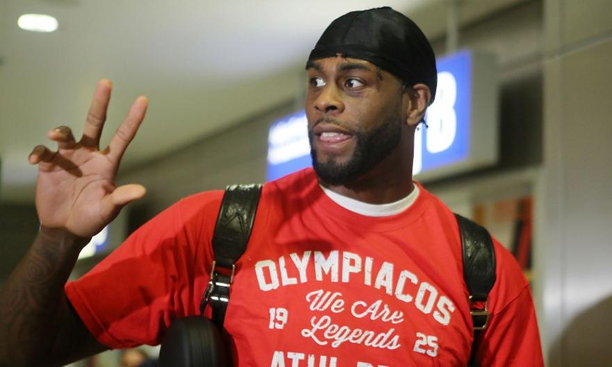 Έφτασε για τον Ολυμπιακό ο Ριντ: «Ενθουσιασμένος για την ευκαιρία -Δεν θέλω μεγάλο χρόνο συμμετοχής»