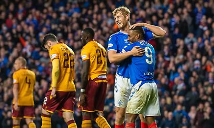 Δεν… ξεκολλάει από τη Σέλτικ η Ρέιντζερς