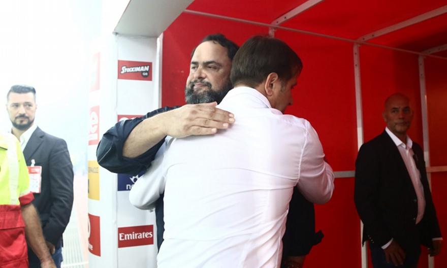 Μοίρασε συγχαρητήρια ο Μαρινάκης