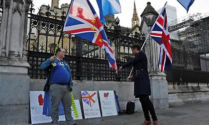 Brexit: Εκλογές το Δεκέμβριο καλούνται να εγκρίνουν οι Βρετανοί βουλευτές