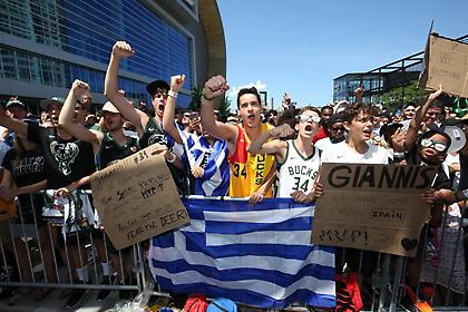 Οι ευχές των Μπακς στους Έλληνες για την 28η Οκτωβρίου (pic)