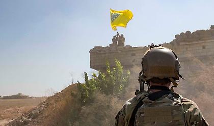 Συρία: «Ασπίδα» ΗΠΑ στους Κούρδους για το «μαύρο χρύσο» - Απειλές και κατά Μόσχας