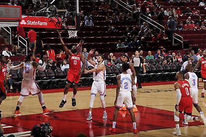 Έχει σπάσει τα καλάθια ο Χάρντεν