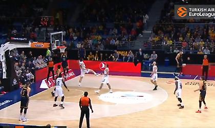 Σβεντ υψώνει, Έβανς καρφώνει (video)