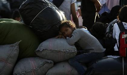 Στη Χίο μεταφέρθηκαν οι υπόλοιποi 27 μετανάστες και πρόσφυγες που εντοπίστηκαν σε ιστιοφόρο στα Ψαρά