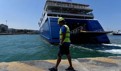 Κατασχέθηκαν 640 πακέτα με λαθραία τσιγάρα, που άφησαν άγνωστοι στο BLUE STAR ΠΑΤΜΟΣ