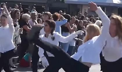 Θλιβερή παρέλαση από μαθήτριες στη Νέα Φιλαδέλφεια (video)