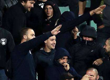 Ο ρατσισμός τιμωρείται λιγότερο από... μια διαφήμιση στο εσώρουχο του Μπέντνερ